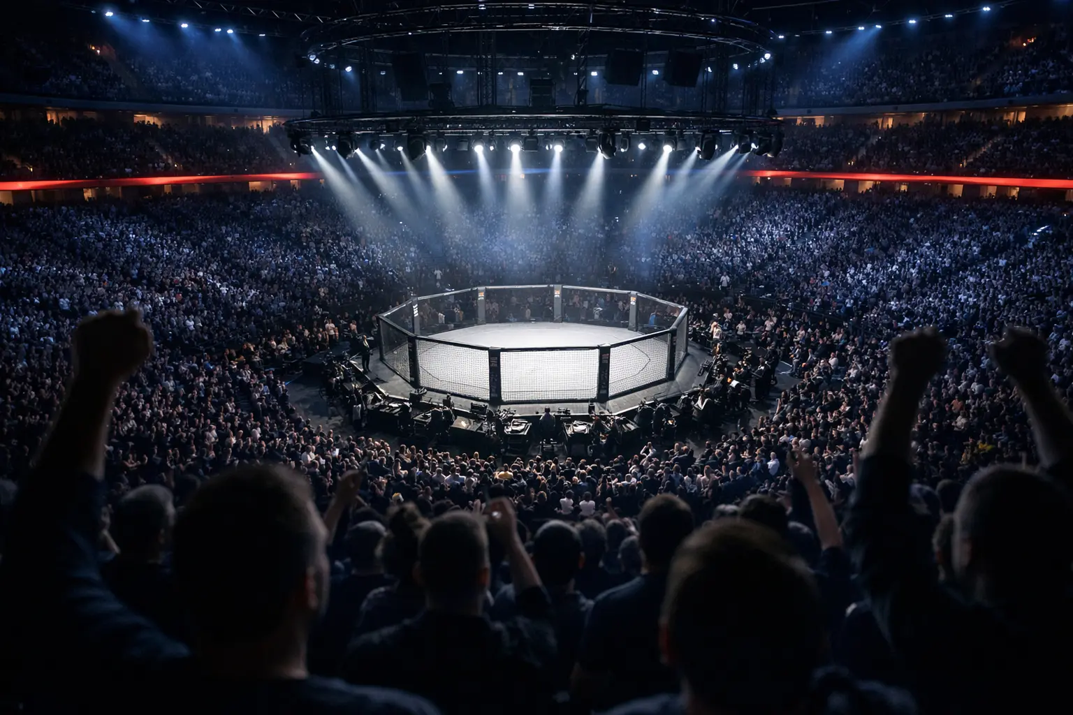 Foule enthousiaste dans une grande salle lors d'un événement MMA en France